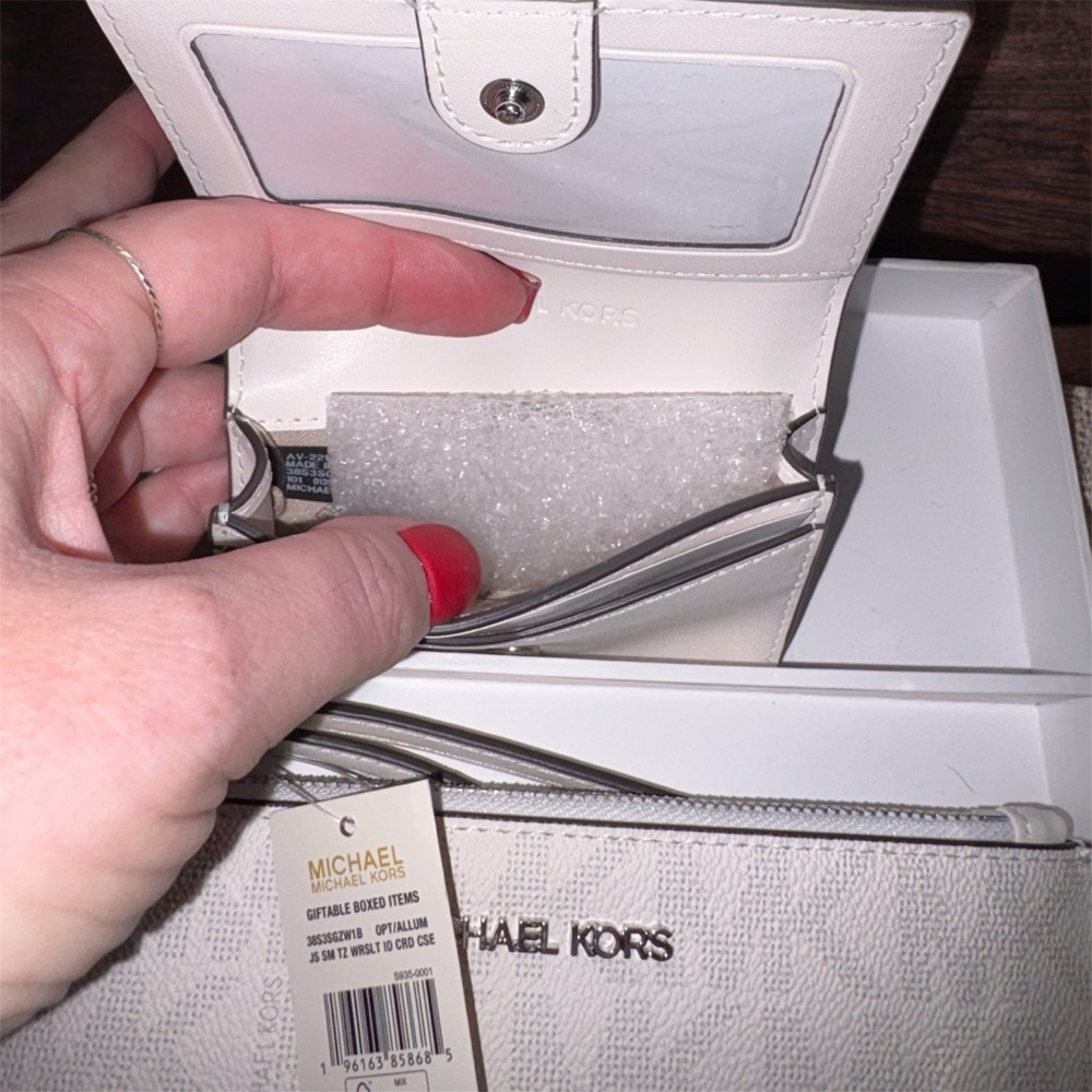 Michael Kors RARE Mini Cardholder/Wristlet Set in Opt/Allum NWT - Picture 4 of 4